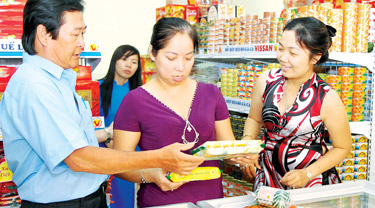 ຍູ້ແຮງບັ້ນຂົນຂວາຍ “ຊາວຫວຽດນາມ ບຸລິມະສິດຊົມໃຊ້ ສິນຄ້າຫວຽດນາມ“